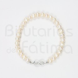 Pearl bracelet w / infinity